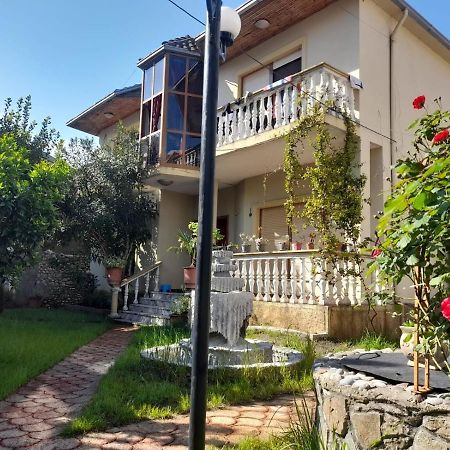 Gather Inn Guest House Шкодер Екстер'єр фото