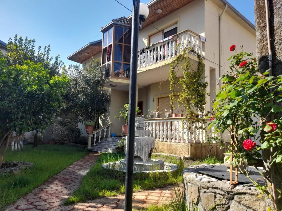 Gather Inn Guest House Шкодер Екстер'єр фото