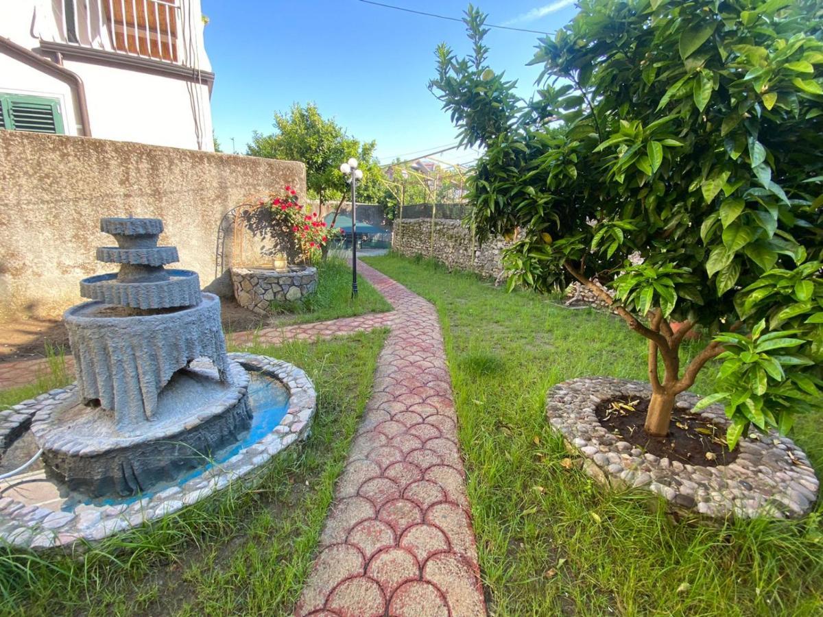 Gather Inn Guest House Шкодер Екстер'єр фото
